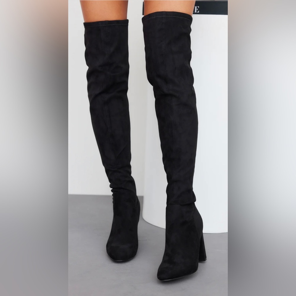 Billini knee high suede boots like new!